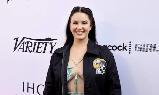 Lana Del Rey Tunda Peluncuran Album ke 9 Setelah Berani Pamer Dada di Sampulnya